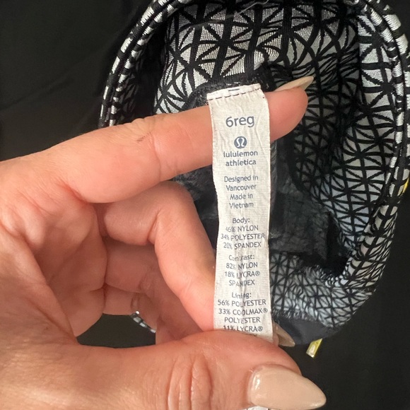 Rare LuluLemon gym shorts - Picture 3 of 3